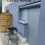 Cara's House Apartman *